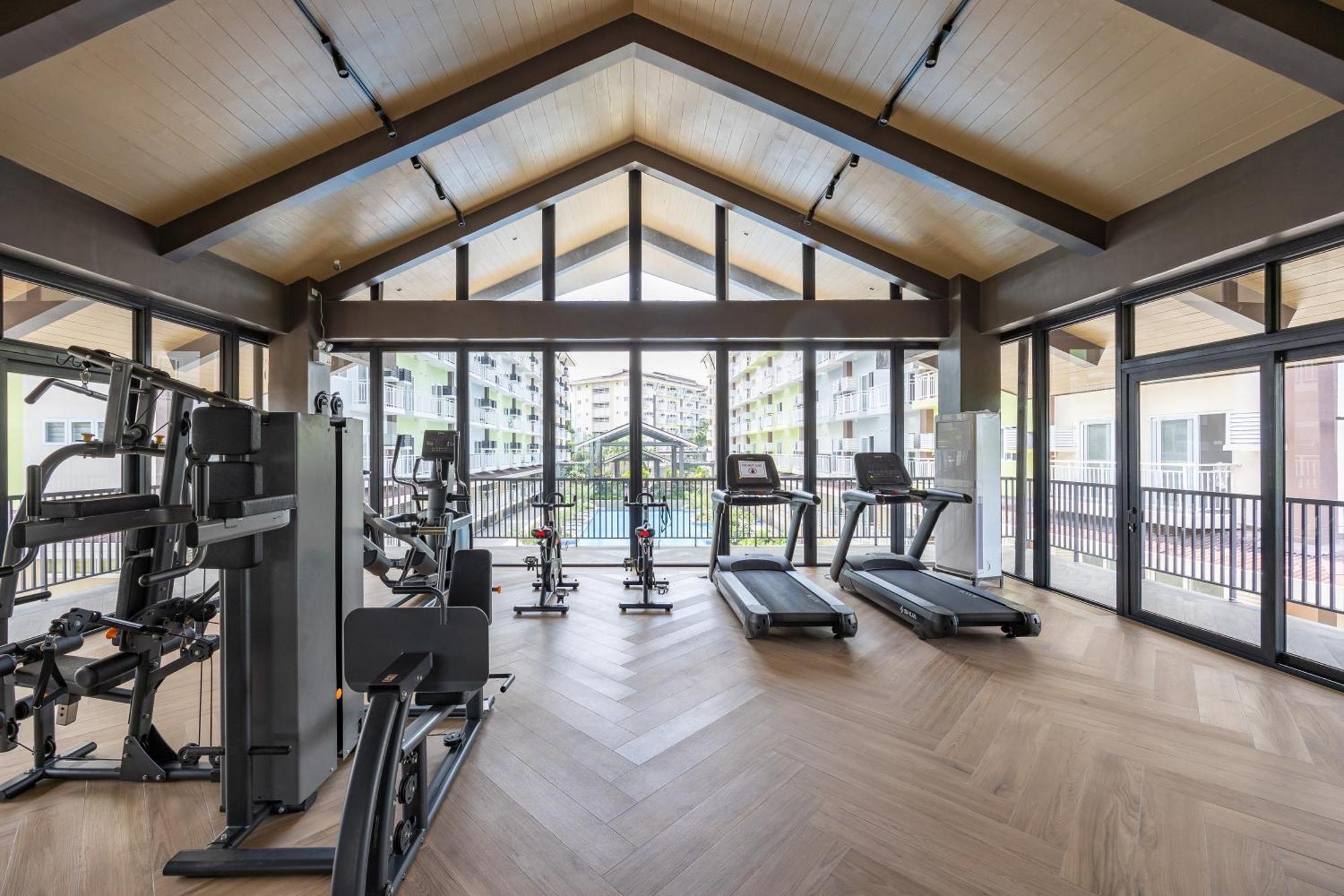 732 Express Condotel, 3 Minutes To Airport, With Gym & Pool Fast Wi-Fi, Free Netflix 麦克坦 外观 照片