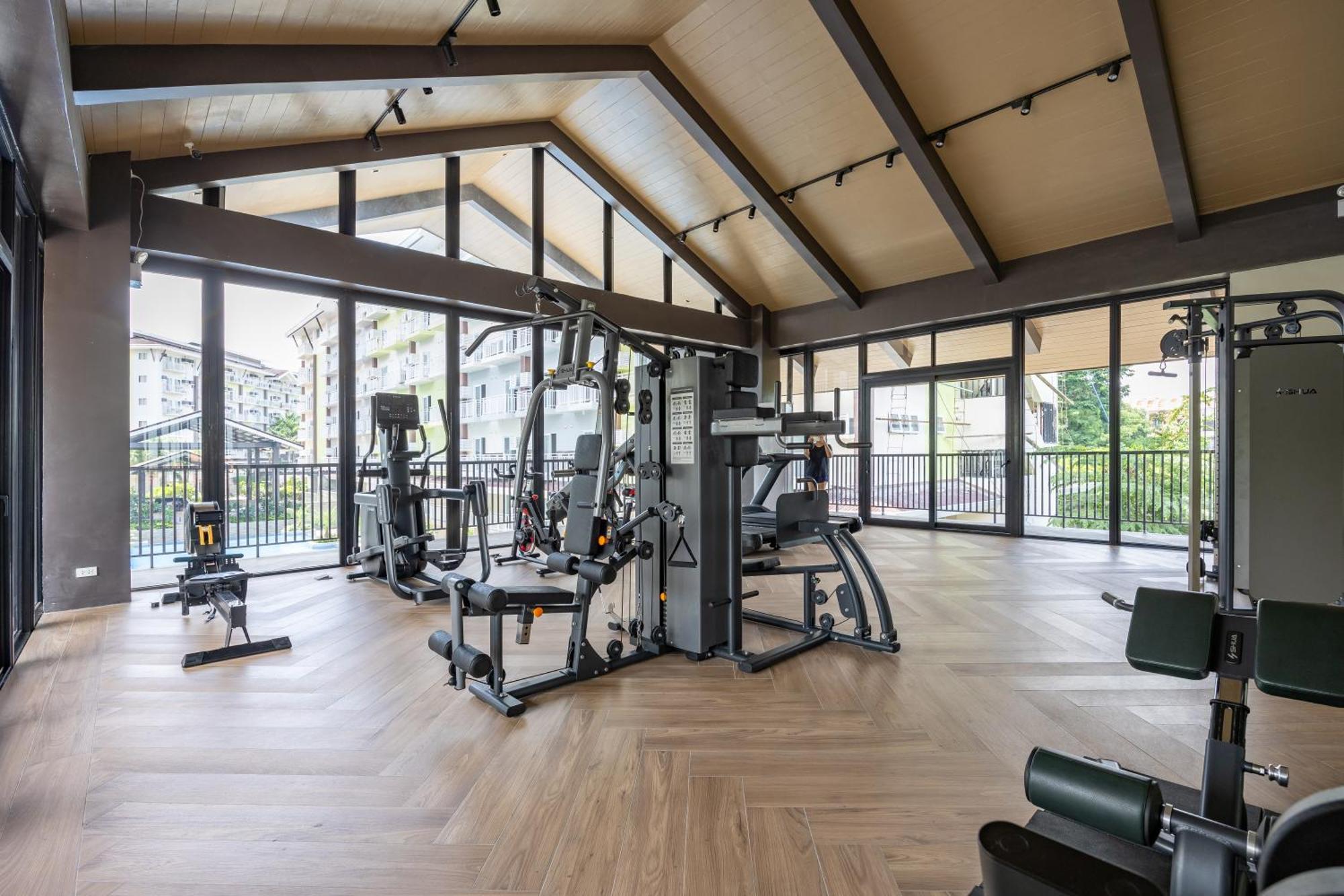 732 Express Condotel, 3 Minutes To Airport, With Gym & Pool Fast Wi-Fi, Free Netflix 麦克坦 外观 照片